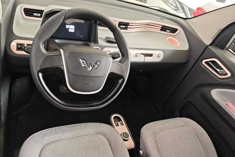 Used Wuling Hongguang MINIEV 2021 Macaron Fashion Model Lithium Iron Phosphate Center Console