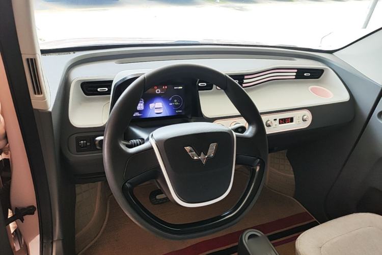 Used Wuling Hongguang MINIEV 2021 Macaron Fashion Edition Lithium-Ion Battery Center Console