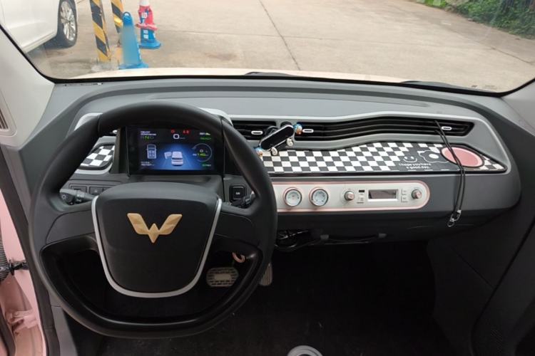 Used Wuling Hongguang MINIEV 2021 Macaron Premium Model – Lithium Iron Phosphate Center Console