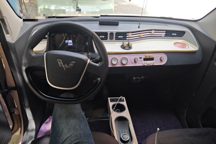 Used Wuling Hongguang MINIEV 2021 Macaron Fashion Model Lithium Iron Phosphate Center Console