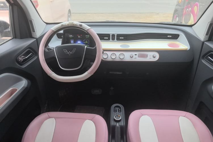 Used Wuling Hongguang MINIEV 2021 Macaron Sandwich Model 120 km Lithium Iron Phosphate Center Console