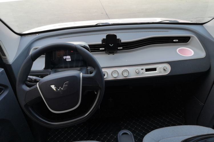 Used Wuling Hongguang MINIEV 2021 Macaron Premium Model – Lithium-NMC Center Console
