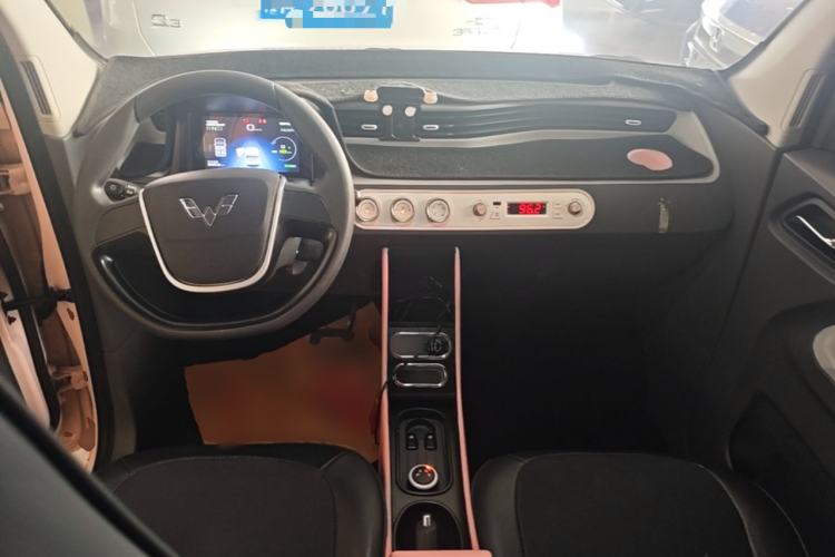 Used Wuling Hongguang MINIEV 2021 Macaron Fashion Model Lithium Iron Phosphate Center Console