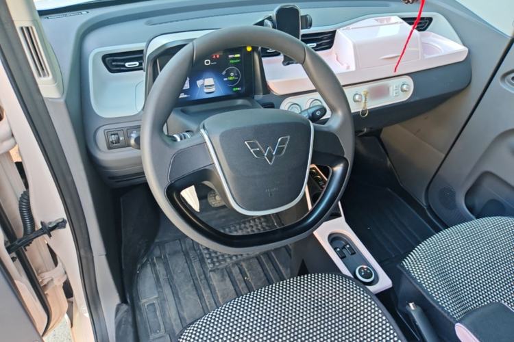 Used Wuling Hongguang MINIEV 2021 Macaron Premium Model – Lithium Iron Phosphate Center Console