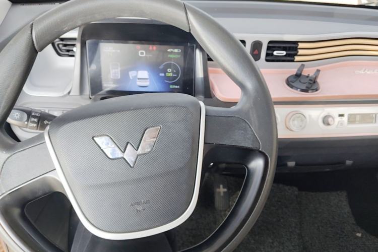 Used Wuling Hongguang MINIEV 2021 Macaron Fashion Model Lithium Iron Phosphate Center Console