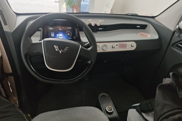 Used Wuling Hongguang MINIEV 2021 Macaron Fashion Model Lithium Iron Phosphate Center Console