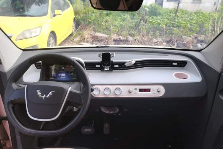 Used Wuling Hongguang MINIEV 2021 Macaron Premium Model – Lithium Iron Phosphate Center Console
