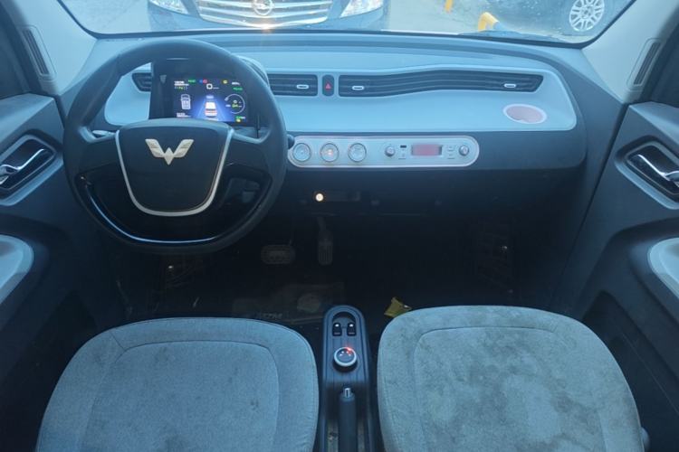 Used Wuling Hongguang MINIEV 2021 Macaron Fashion Model Lithium Iron Phosphate Center Console