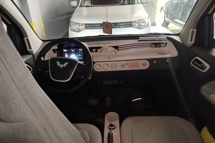 Used Wuling Hongguang MINIEV 2021 Macaron Fashion Model Lithium Iron Phosphate Center Console