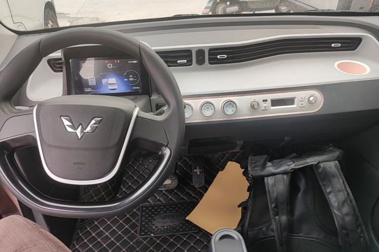 Used Wuling Hongguang MINIEV 2021 Macaron Fashion Model Lithium Iron Phosphate Center Console