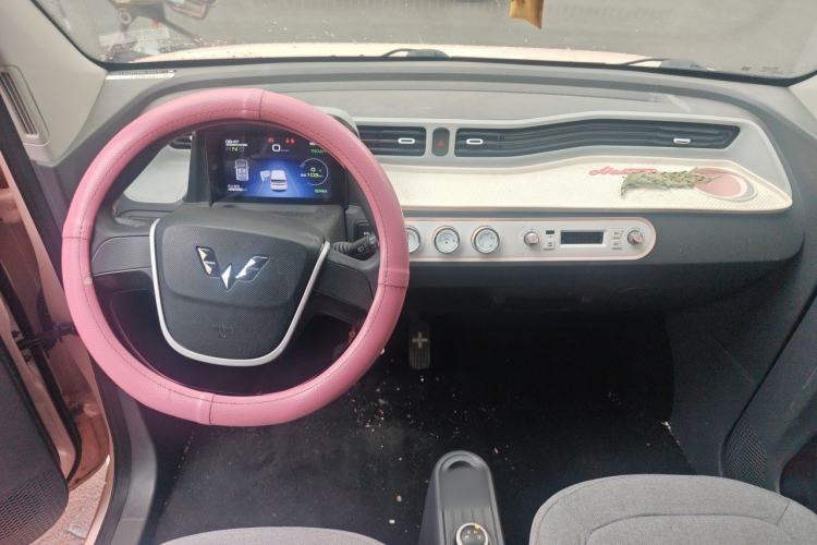 Used Wuling Hongguang MINIEV 2021 Macaron Fashion Model Lithium Iron Phosphate Center Console