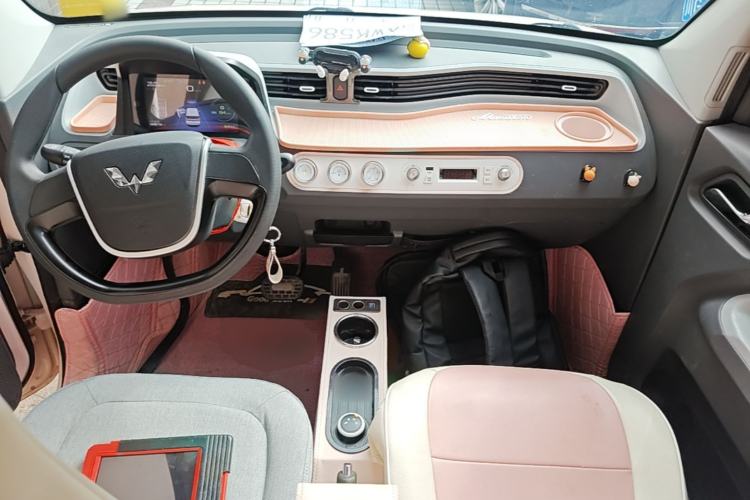 Used Wuling Hongguang MINIEV 2021 Macaron Premium Model – Lithium Iron Phosphate Center Console