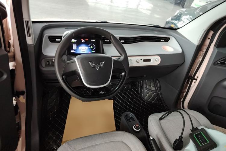 Used Wuling Hongguang MINIEV 2021 Macaron Fashion Model Lithium Iron Phosphate Center Console