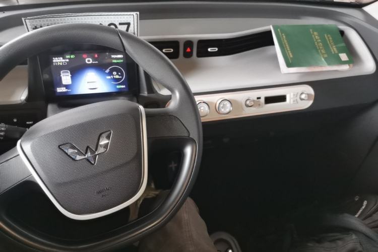 Used Wuling Hongguang MINIEV 2021 Macaron Premium Model – Lithium Iron Phosphate Center Console