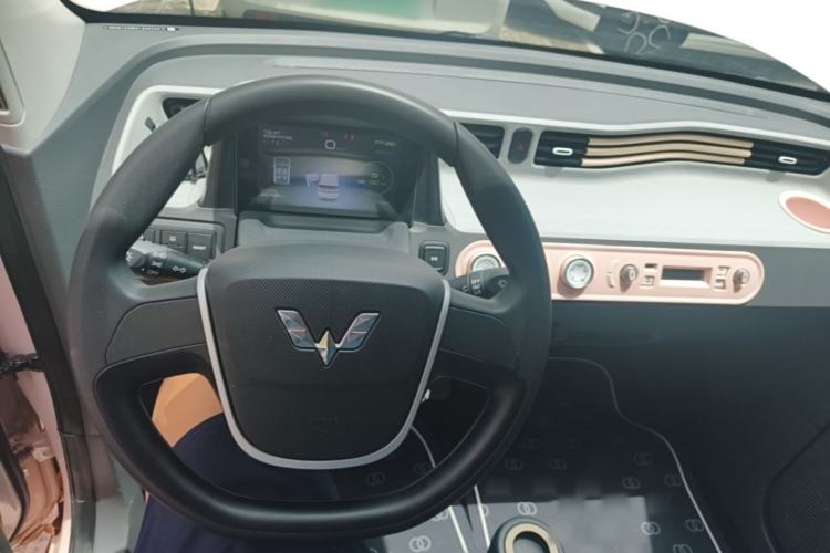 Used Wuling Hongguang MINIEV 2021 Macaron Fashion Model Lithium Iron Phosphate Center Console