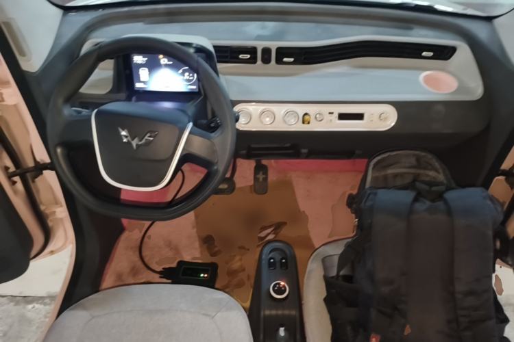 Used Wuling Hongguang MINIEV 2021 Macaron Fashion Model Lithium Iron Phosphate Center Console
