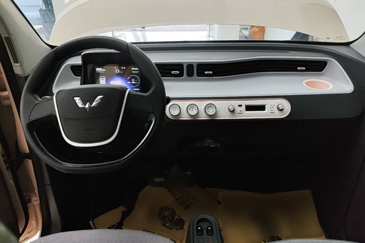 Used Wuling Hongguang MINIEV 2021 Macaron Fashion Model Lithium Iron Phosphate Center Console
