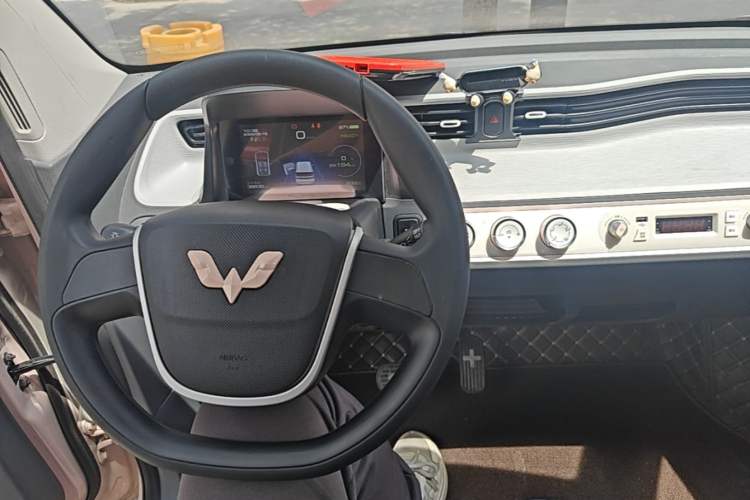 Used Wuling Hongguang MINIEV 2021 Macaron Premium Model – Lithium-NMC Center Console