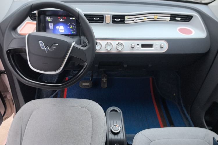 Used Wuling Hongguang MINIEV 2021 Macaron Fashion Model Lithium Iron Phosphate Center Console