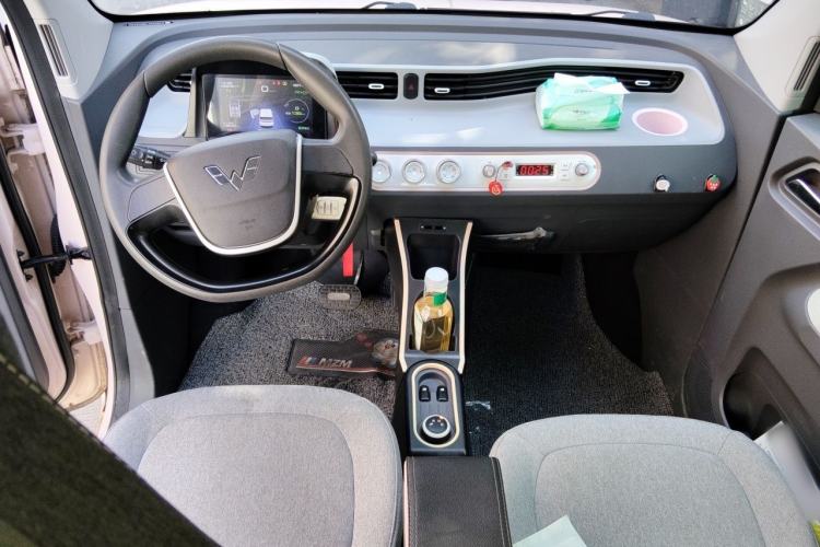 Used Wuling Hongguang MINIEV 2021 Macaron Premium Model – Lithium Iron Phosphate Center Console