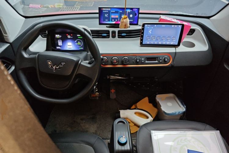 Used Wuling Hongguang MINIEV 2021 Macaron Fashion Edition Lithium-Ion Battery Center Console