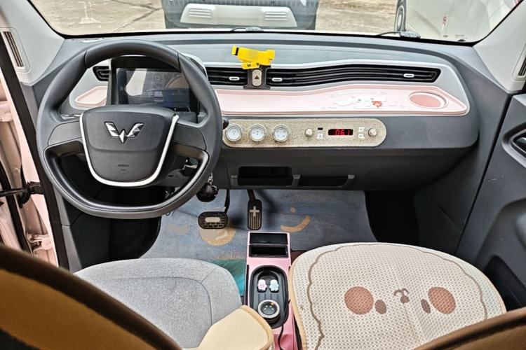 Used Wuling Hongguang MINIEV 2021 Macaron Premium Model – Lithium Iron Phosphate Center Console