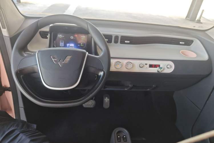 Used Wuling Hongguang MINIEV 2021 Macaron Premium Model – Lithium Iron Phosphate Center Console