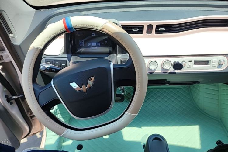 Used Wuling Hongguang MINIEV 2021 Macaron Fashion Edition Lithium-Ion Battery Center Console