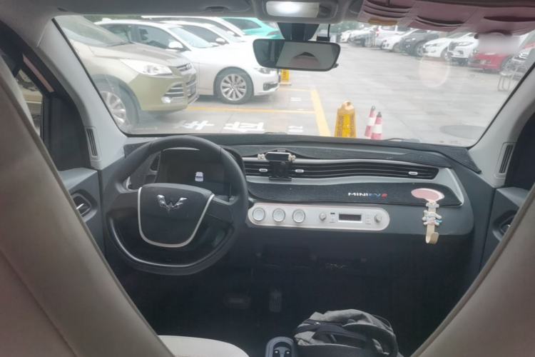 Used Wuling Hongguang MINIEV 2021 Macaron Premium Model – Lithium Iron Phosphate Center Console