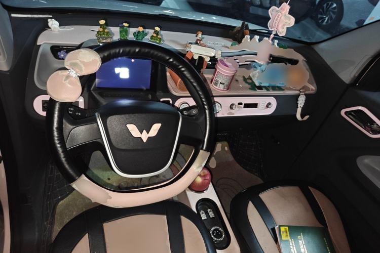 Used Wuling Hongguang MINIEV 2021 Macaron Premium Model – Lithium Iron Phosphate Center Console