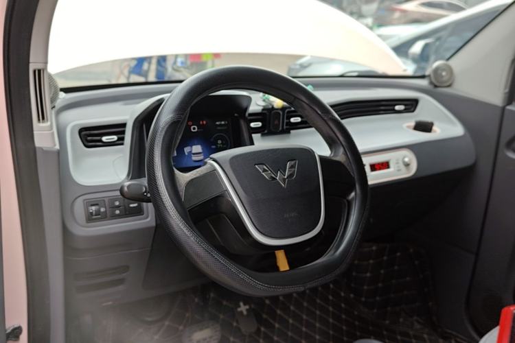 Used Wuling Hongguang MINIEV 2021 Macaron Premium Model – Lithium-NMC Center Console