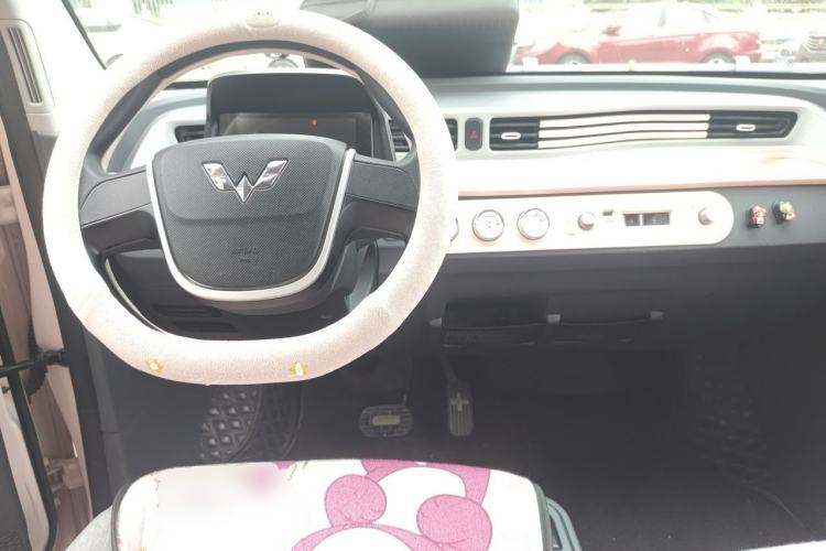 Used Wuling Hongguang MINIEV 2021 Macaron Fashion Edition Lithium-Ion Battery Center Console