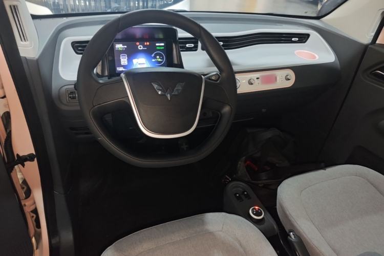 Used Wuling Hongguang MINIEV 2021 Macaron Fashion Model Lithium Iron Phosphate Center Console