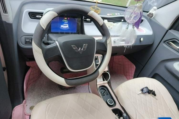 Used Wuling Hongguang MINIEV 2021 Macaron Fashion Edition Lithium-Ion Battery Center Console