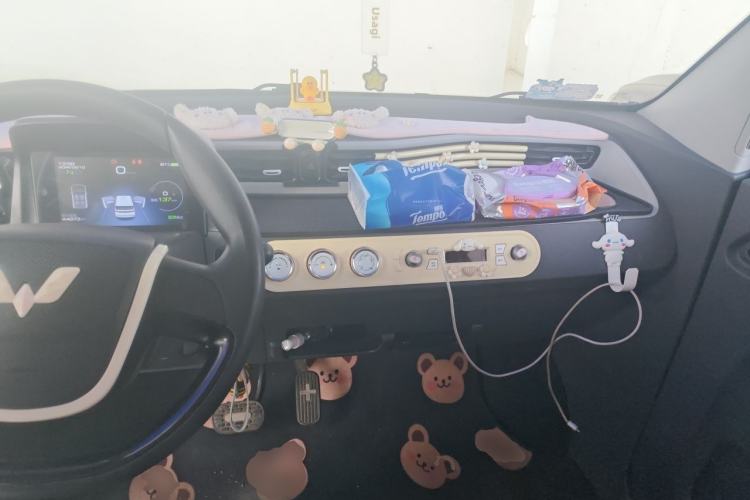 Used Wuling Hongguang MINIEV 2021 Macaron Premium Model – Lithium-NMC Center Console