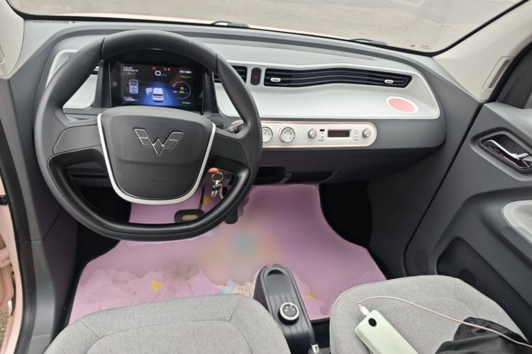 Used Wuling Hongguang MINIEV 2021 Macaron Fashion Model Lithium Iron Phosphate Center Console