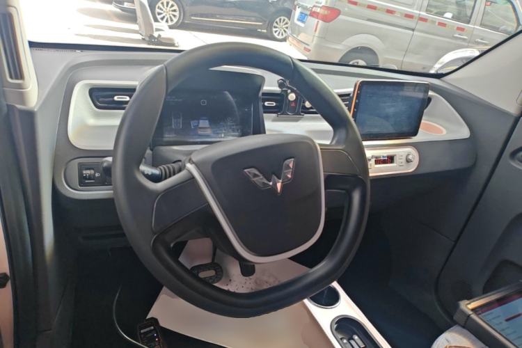 Used Wuling Hongguang MINIEV 2021 Macaron Fashion Model Lithium Iron Phosphate Center Console