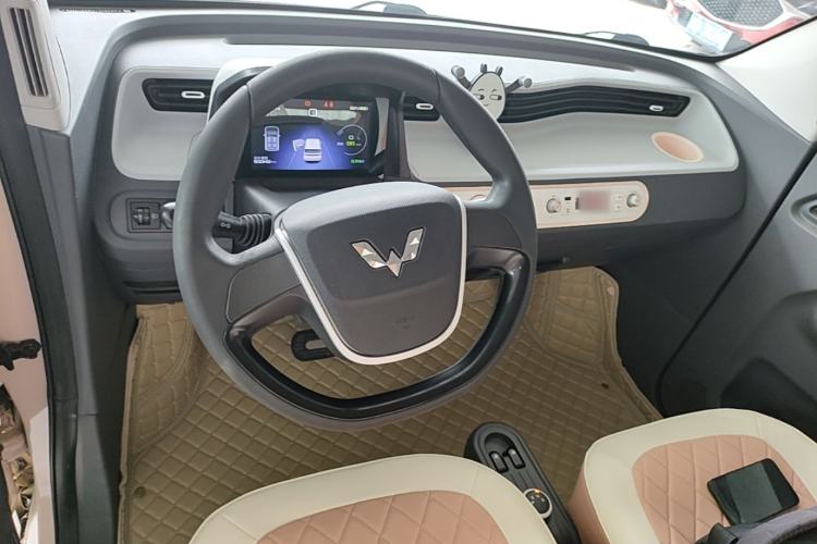 Used Wuling Hongguang MINIEV 2021 Macaron Fashion Model Lithium Iron Phosphate Center Console