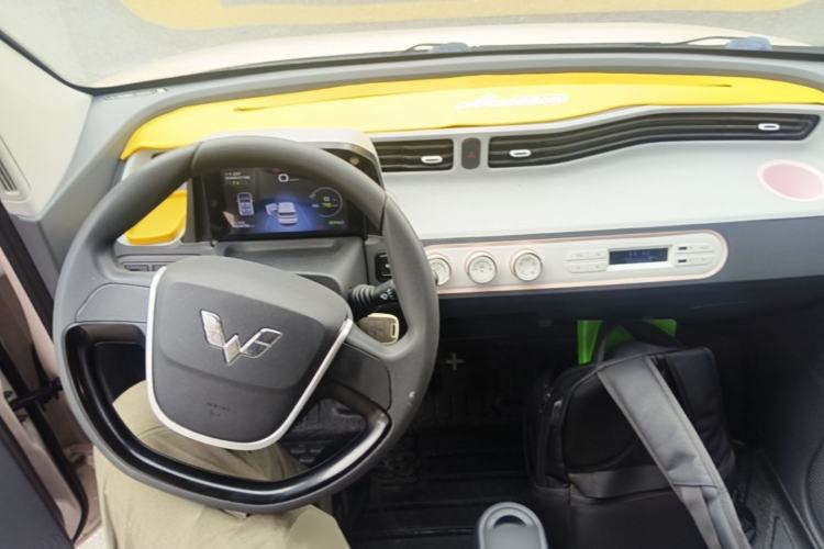 Used Wuling Hongguang MINIEV 2021 Macaron Premium Model – Lithium Iron Phosphate Center Console