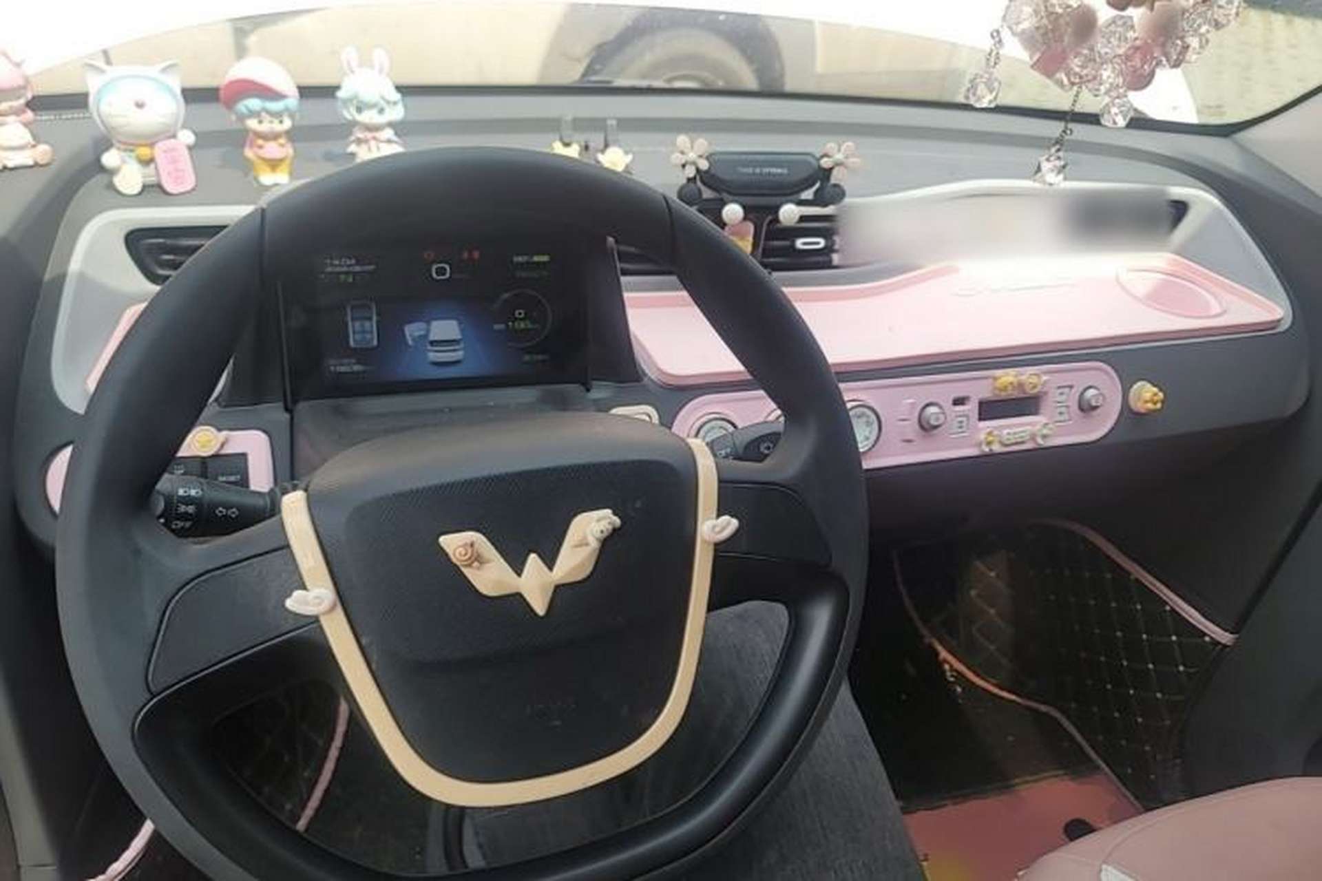Used Wuling Hongguang MINIEV 2021 Macaron Premium Model – Lithium Iron Phosphate Center Console