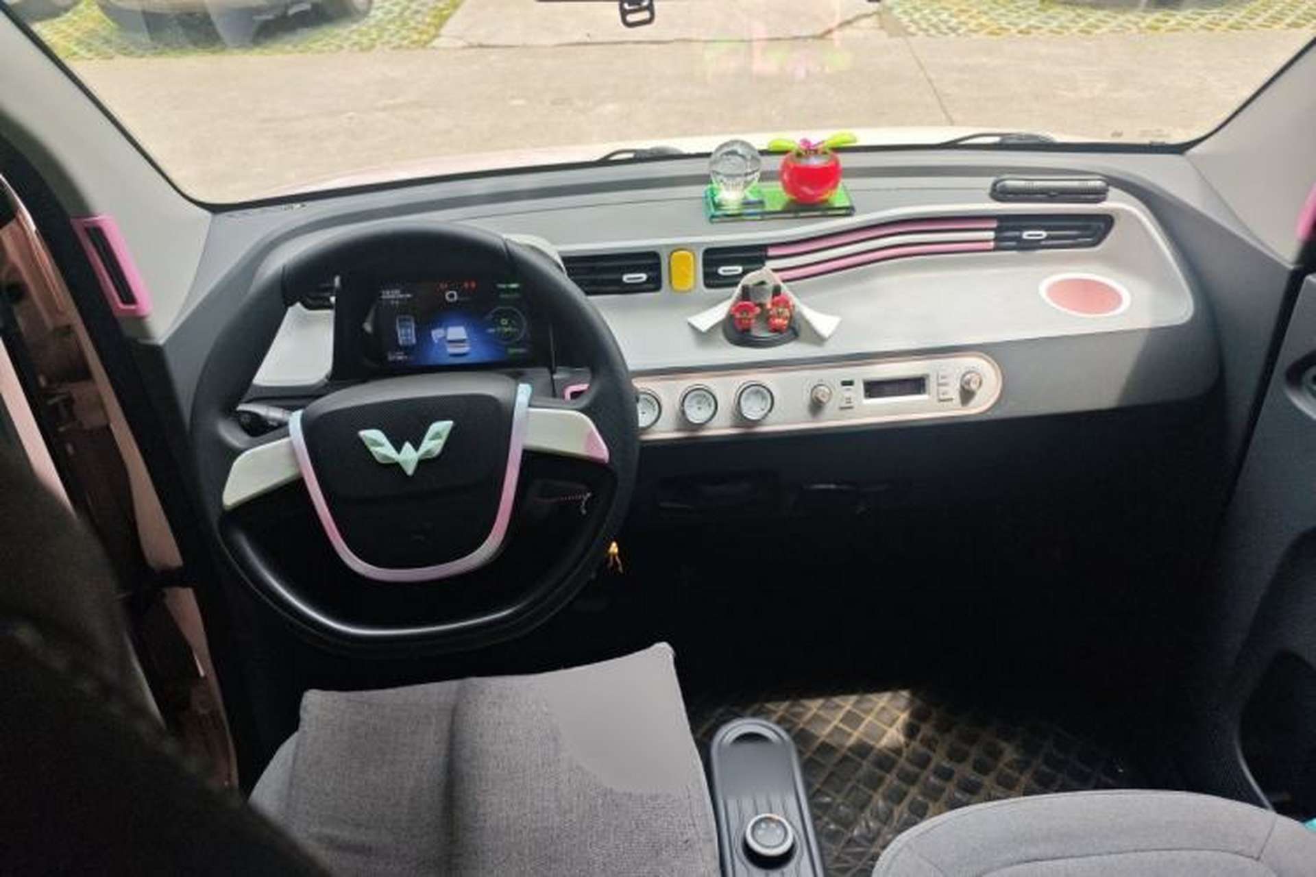Used Wuling Hongguang MINIEV 2021 Macaron Premium Model – Lithium-NMC Center Console