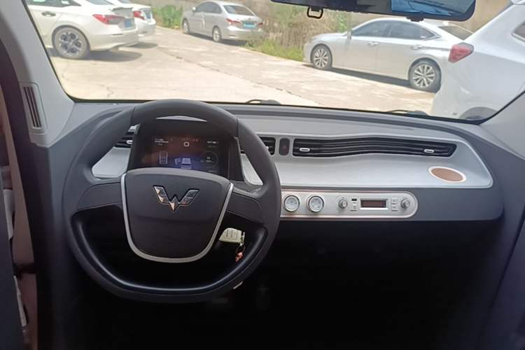 Used Wuling Hongguang MINIEV 2021 Macaron Premium Model – Lithium Iron Phosphate Center Console
