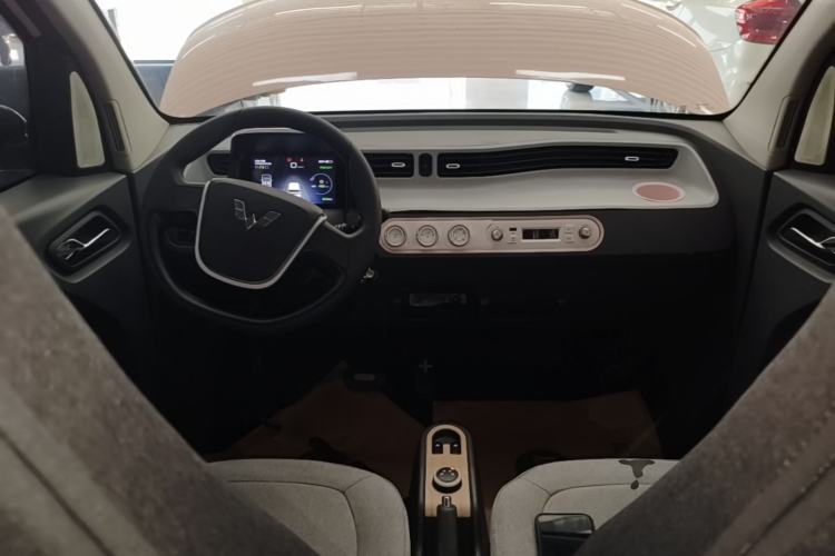 Used Wuling Hongguang MINIEV 2021 Macaron Premium Model – Lithium Iron Phosphate Center Console