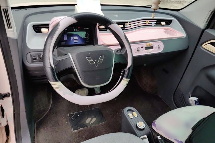 Used Wuling Hongguang MINIEV 2021 Macaron Premium Model – Lithium Iron Phosphate Center Console