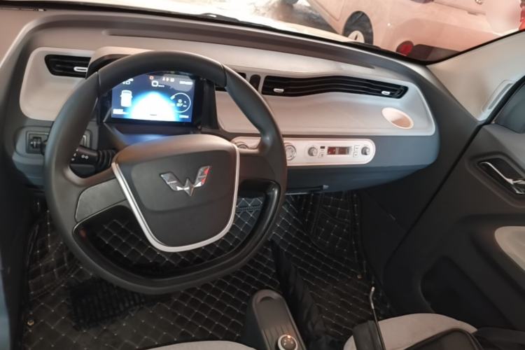 Used Wuling Hongguang MINIEV 2021 Macaron Fashion Edition Lithium-Ion Battery Center Console