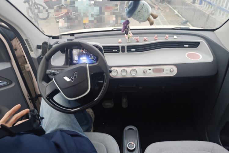 Used Wuling Hongguang MINIEV 2021 Macaron Fashion Edition Lithium-Ion Battery Center Console