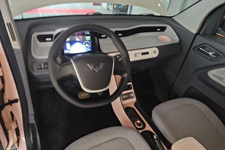 Used Wuling Hongguang MINIEV 2021 Macaron Premium Model – Lithium Iron Phosphate Center Console