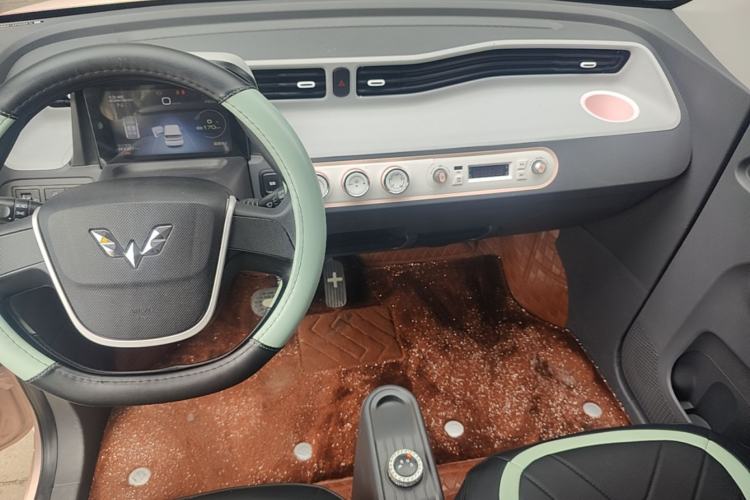 Used Wuling Hongguang MINIEV 2021 Macaron Premium Model – Lithium Iron Phosphate Center Console