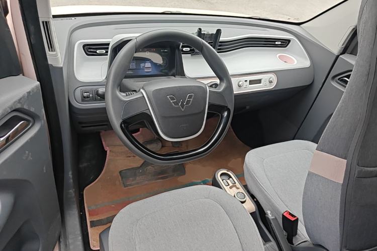 Used Wuling Hongguang MINIEV 2021 Macaron Fashion Model Lithium Iron Phosphate Center Console