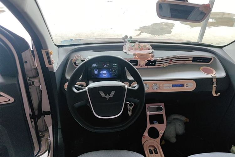Used Wuling Hongguang MINIEV 2021 Macaron Fashion Edition Lithium-Ion Battery Center Console